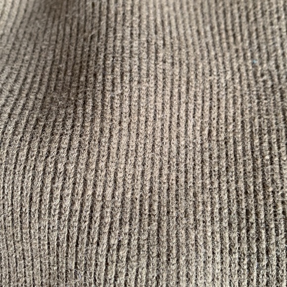 Olive green elastic waist pants with cargo style pocket on right leg - Picture 5 of 5